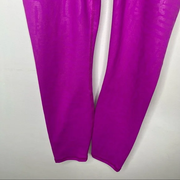 FABLETICS Kick Butt Fiesta Define High-Waisted 7/8 Barbiecore Legging - Picture 5 of 15